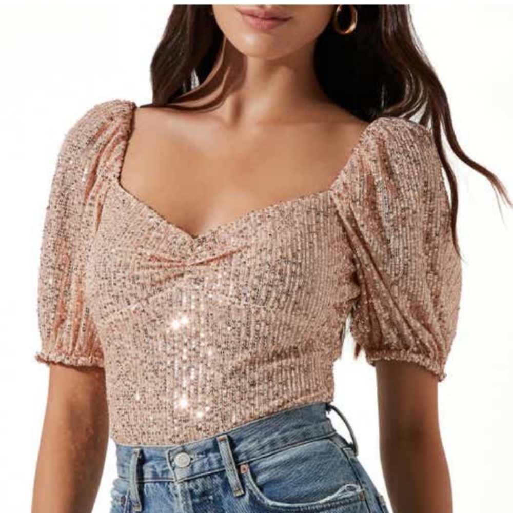 New Astr bust sequin top with puff sleeves large
